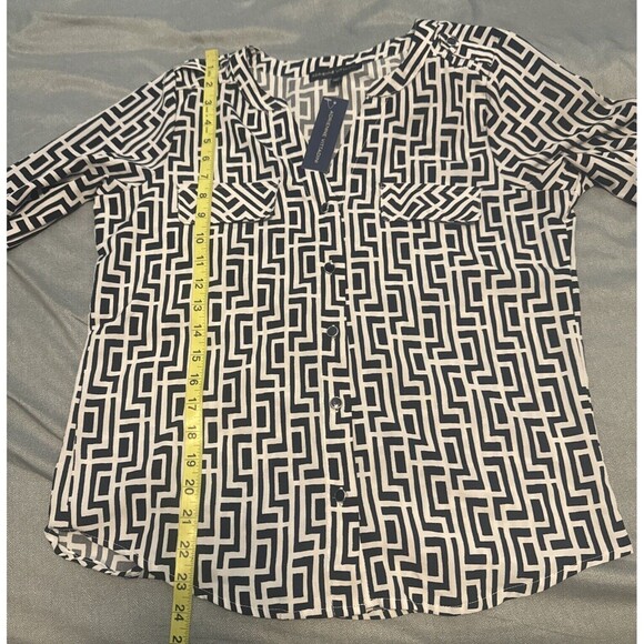 Adrienne Vittadini BLACK WHITE Geometric Blouse Roll Tab Sleeve Buttons Sz S NWT - Picture 9 of 9